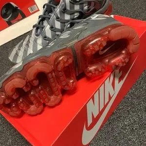 Gray and orange/red Nike vapormax pro 9/10 condition Nike | Shoes | Gray And Orangered Nike Vapormax Pro 9  main image 4